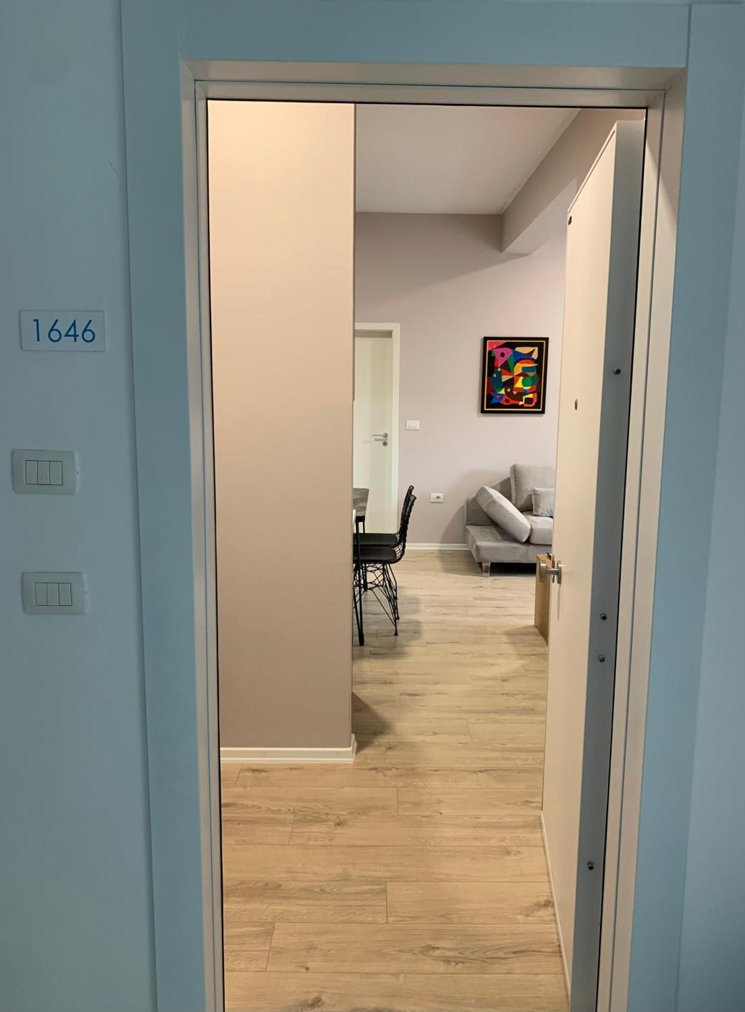 Lovely 1-Bedroom Condo In Tirana Wifi-Netflix-Ac Exteriör bild